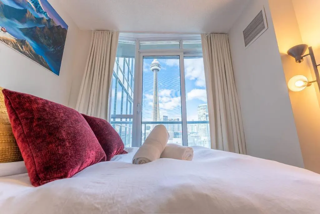 Toronto Views ~ Pool ~ Bbq ~ Harbourfront ~ Wifi Apartment