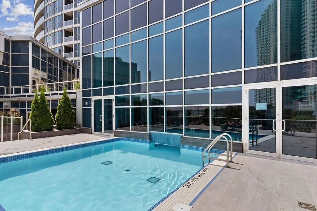 Toronto Views ~ Pool ~ Bbq ~ Harbourfront ~ Wifi Apartment