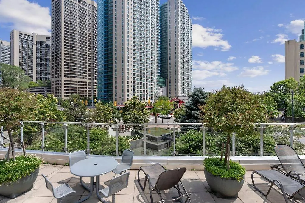 Toronto Views ~ Pool ~ Bbq ~ Harbourfront ~ Wifi公寓