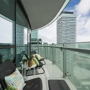New Superior Lakeview Luxury 3-Bedroom Suite On 48 Floor Toronto